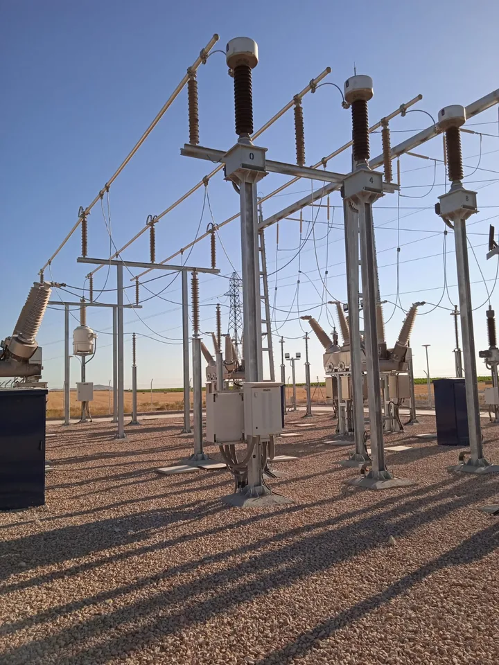 High-voltage substation commissioning interface